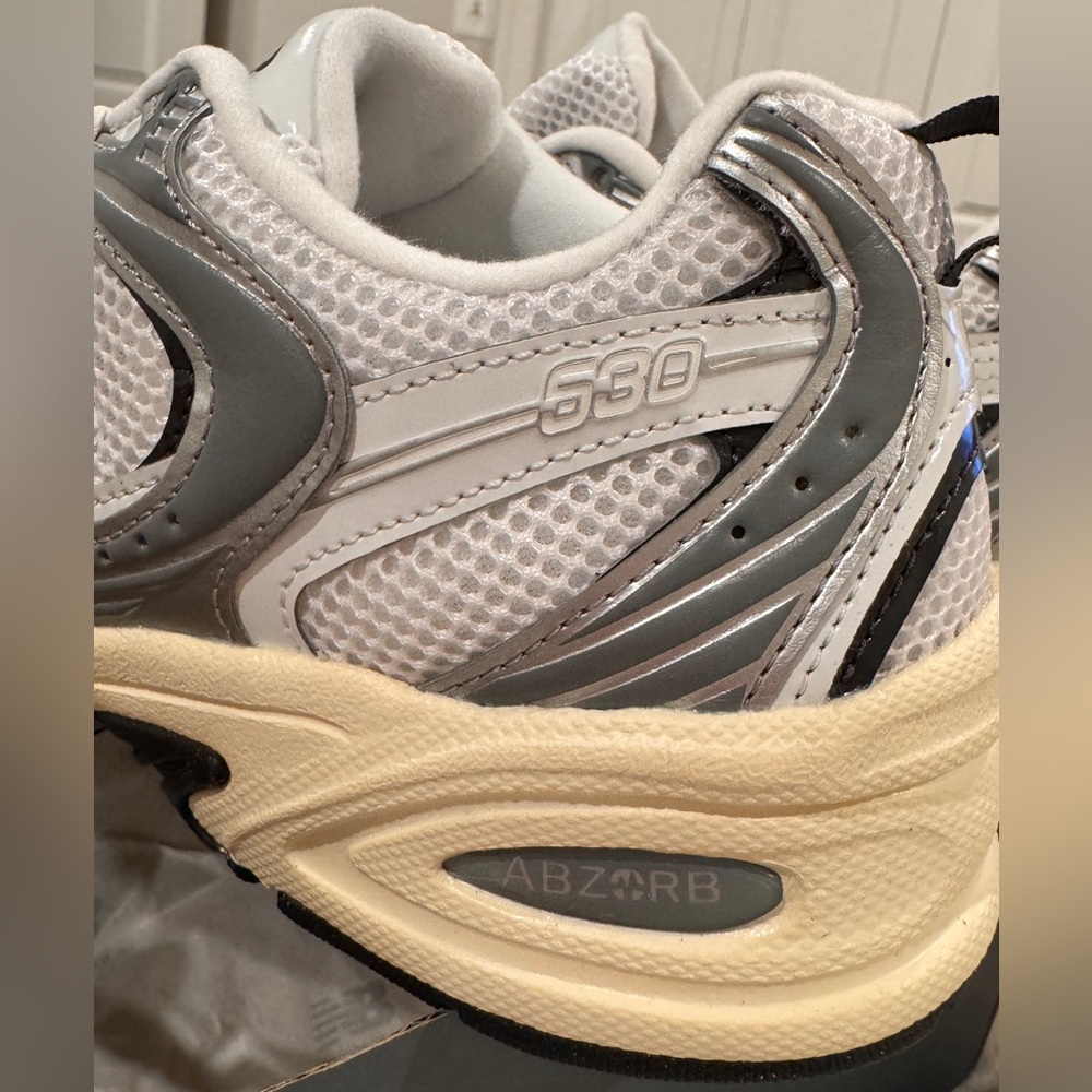 New Balance 530 - Silver and Black Running Shoes - Picture 7 of 8